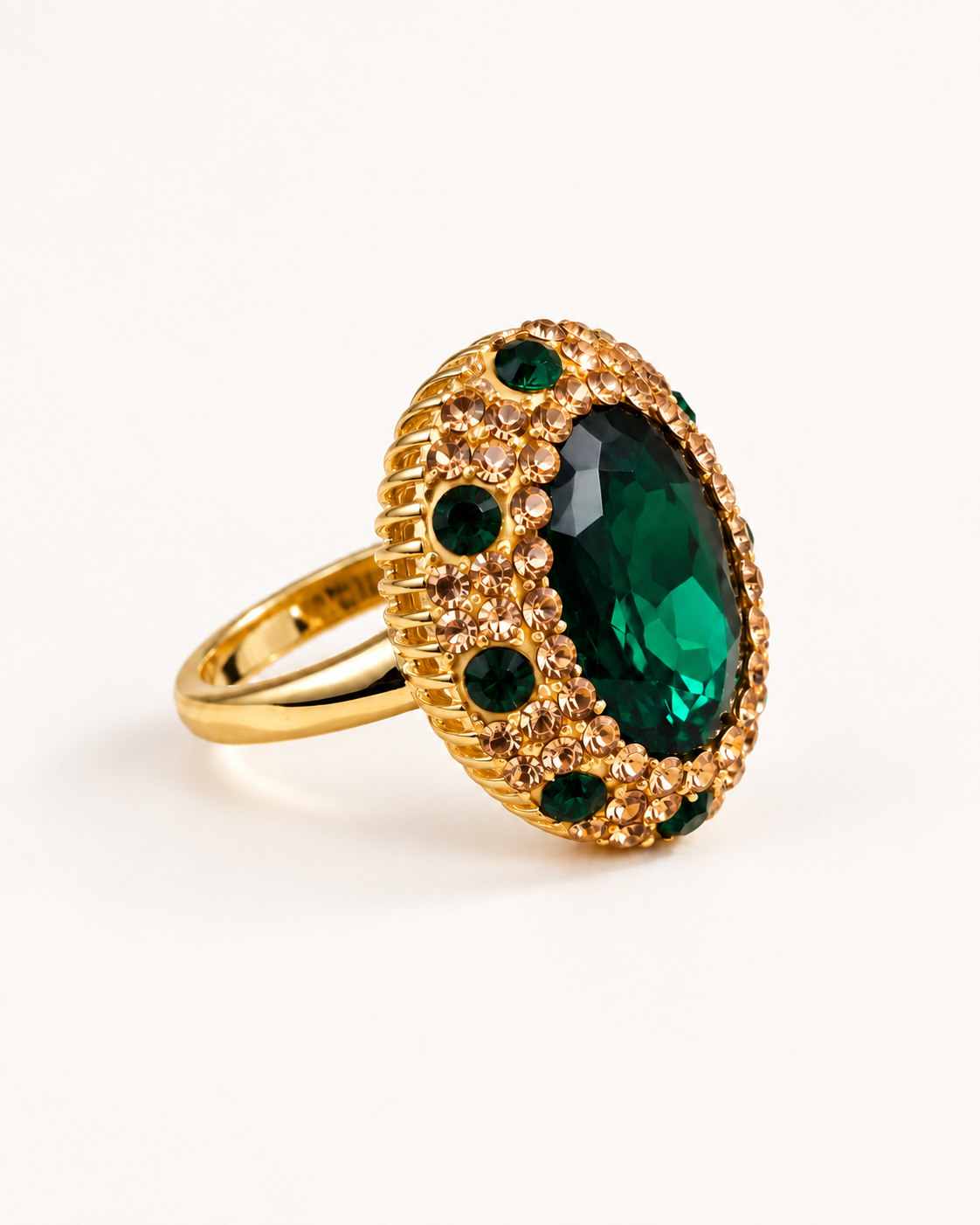 Parure Émeraude Impériale — Bague de profil