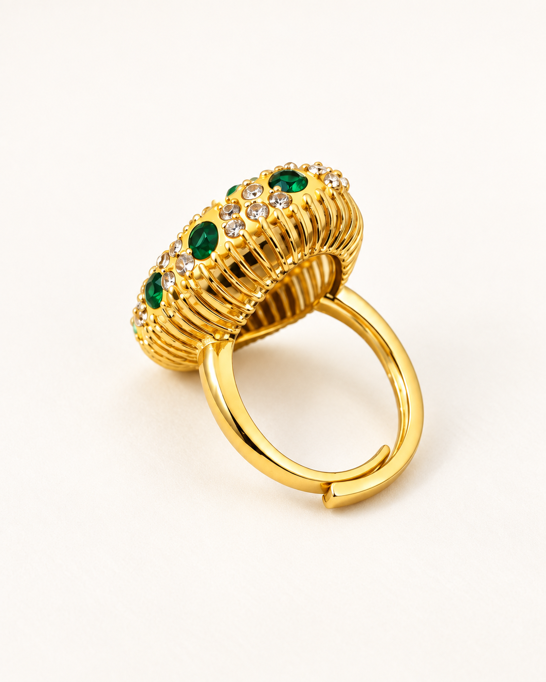 Parure Émeraude Impériale — Détail bague ajustable — anneau ouvert