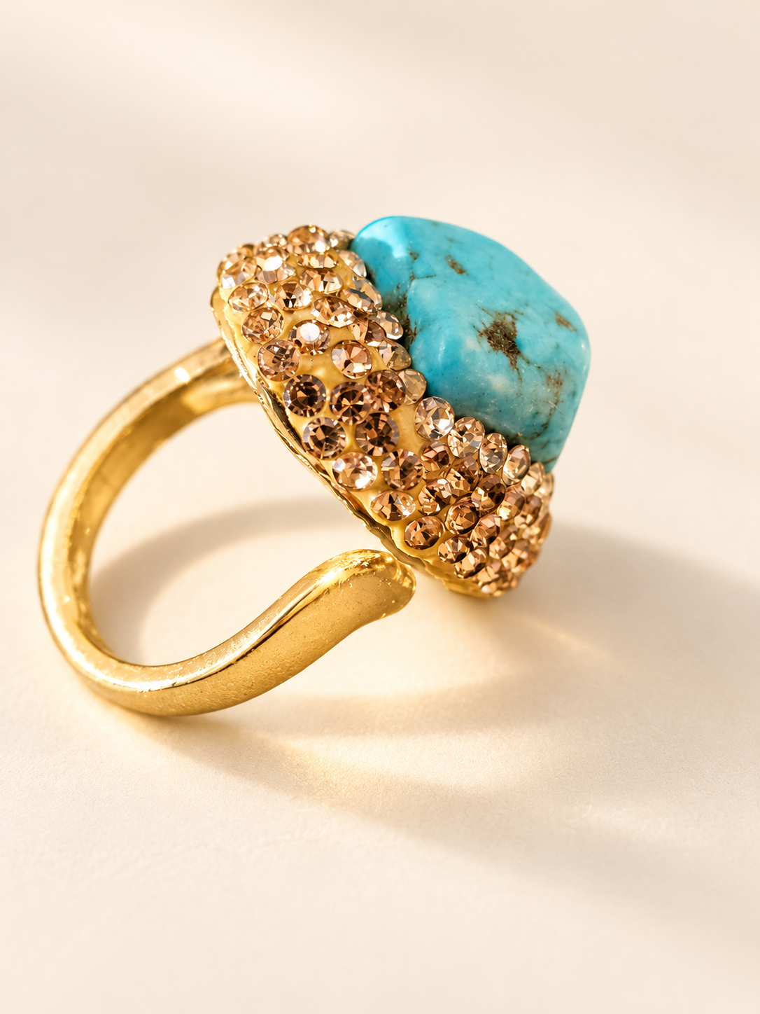 Bague Turquoise Ligne & Éclat — Bague — détail de la pierre et du pavage