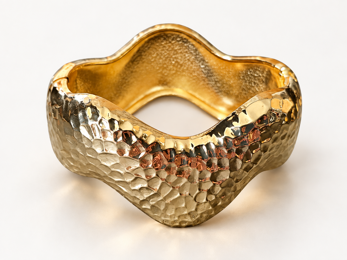 Bracelet Manchette Ondée — Doré — Bracelet manchette Ondée — vue de face, grande ondulation