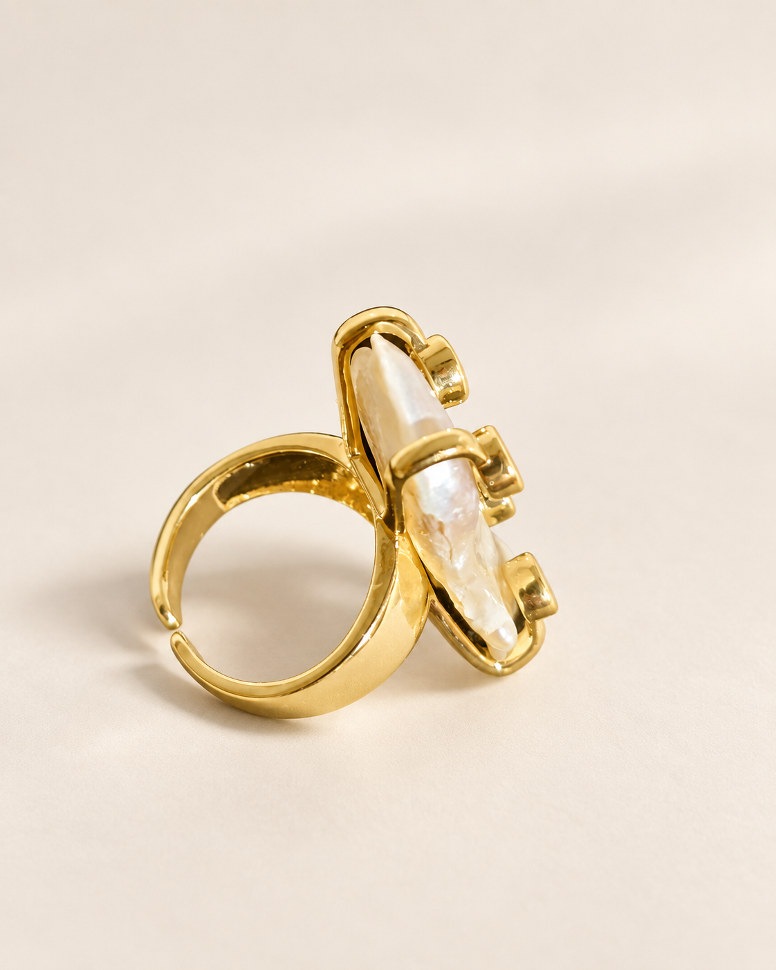 Bague Nacre Baroque & Cristaux Lumineux — Bague — vue de profil