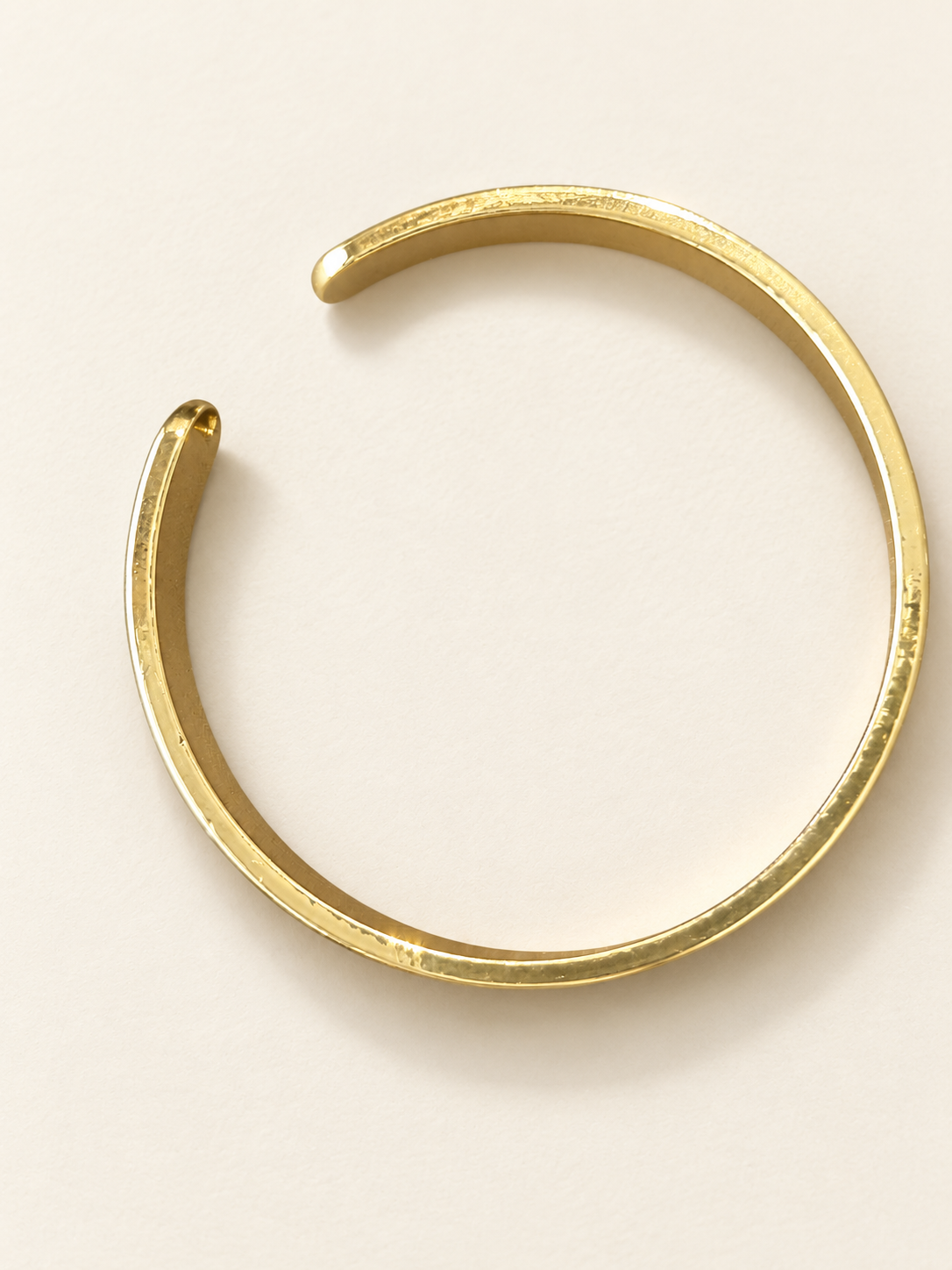Bracelet Jonc Lumière Dorée — Bracelet jonc doré minimaliste — vue intérieure