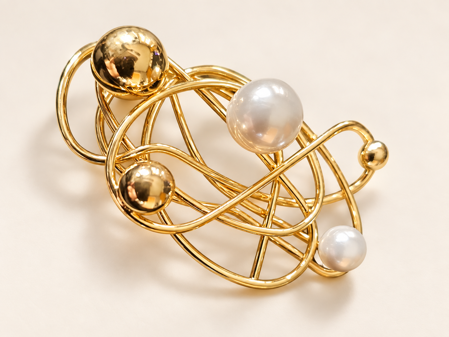 Boucles d'oreilles Orbites Nacrées — Gros plan d'une boucle