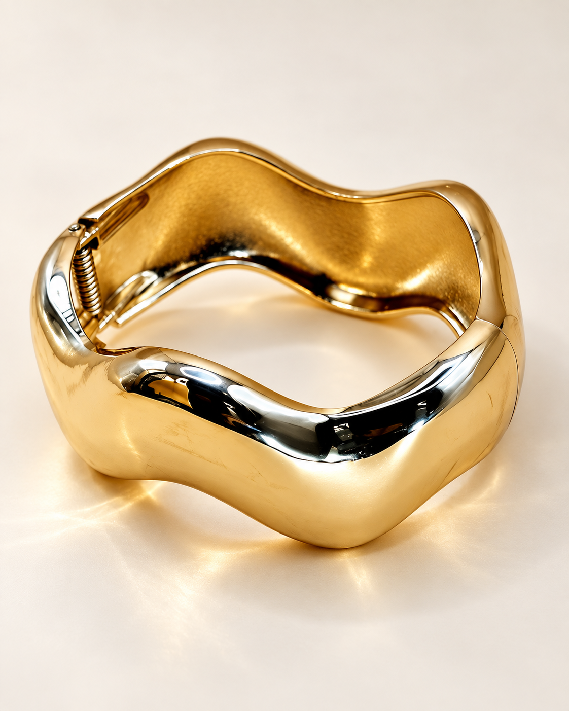 Bracelet Manchette Zigzag Doré — Bracelet manchette zigzag doré — vue principale