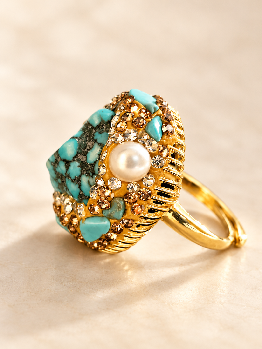 Bague Turquoise Perle & Éclat — Bague — détail nacré et monture dorée