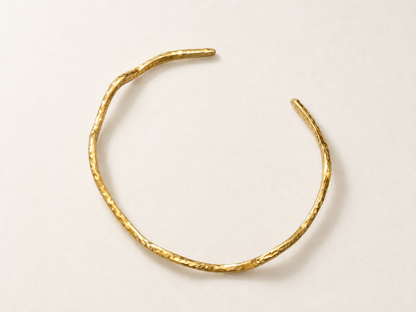 Bracelet Jonc Ondulé Doré — vue arrière / intérieure
