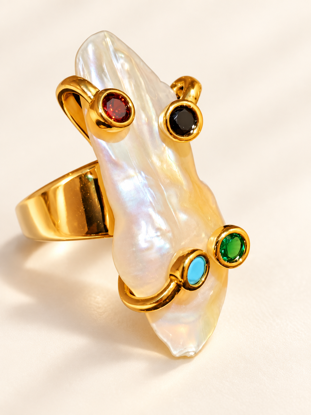 Bague Nacre Baroque & Éclats Colorés — Bague — troisième vue