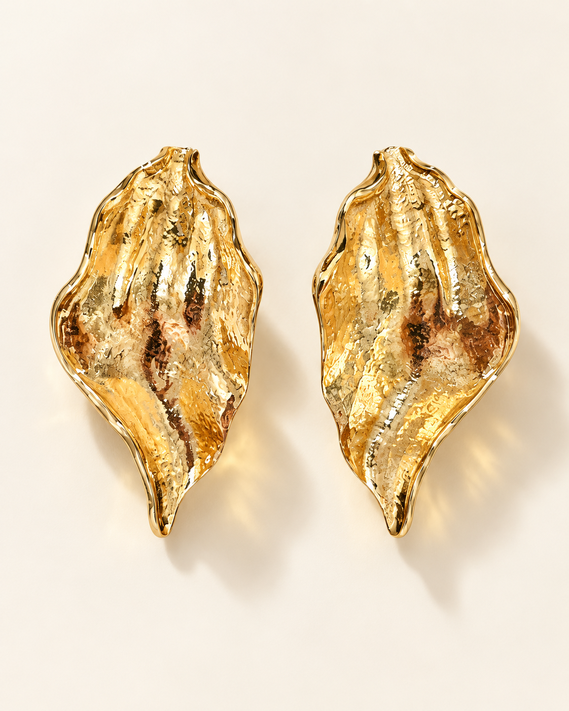 Boucles d'oreilles Feuille Sculptée — Doré — la paire